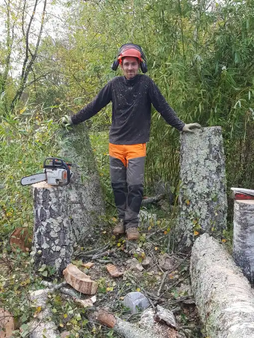 Joan Petitgirard Gérant ETFP Joan PETITGIRARD bucheron élagueur à Gouhenans gérant ETFP
